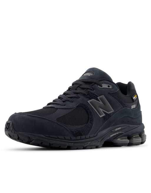 New Balance 2002r trainers in black