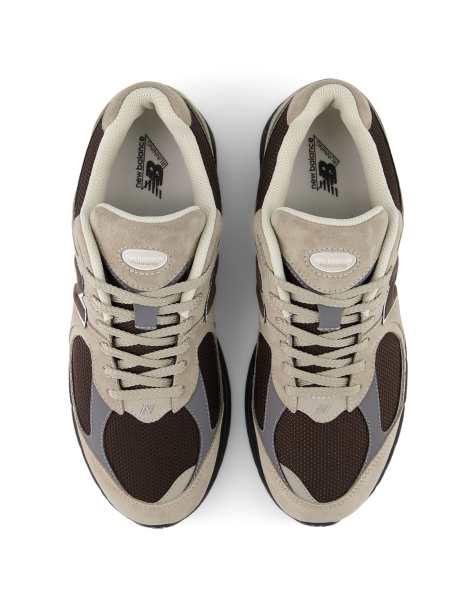 New Balance 2002R trainers in taupe - view 2