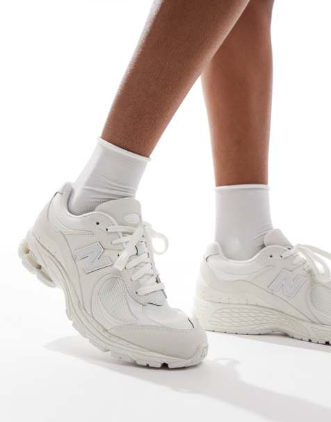 New Balance 2002r trainers in white - view 1