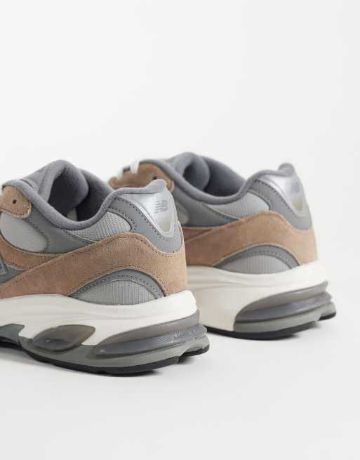 New Balance 2010 sneakers in donkerbeige en grijs, 4 van 5