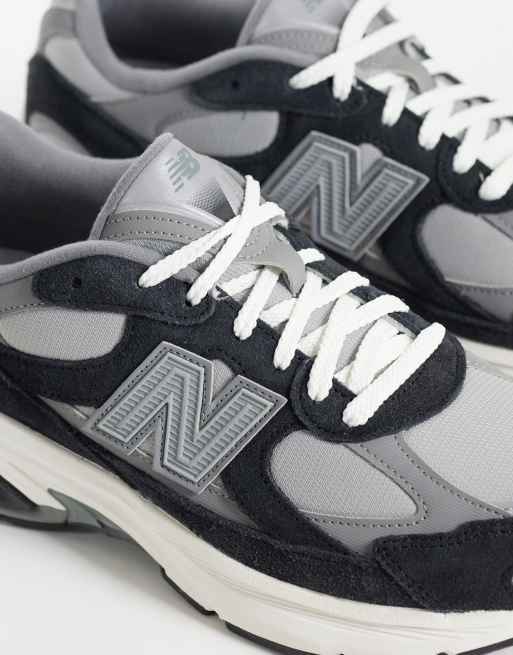 New Balance 2010 trainers in black and grey, 3 of 5