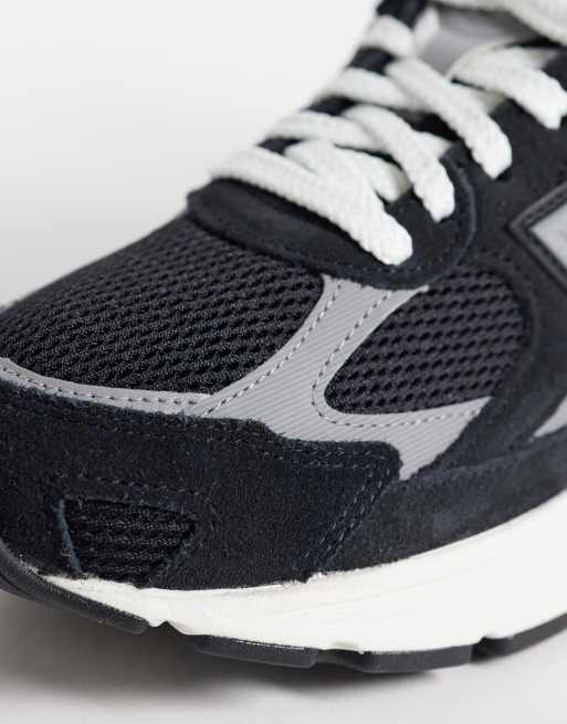 New Balance 2010 trainers in black, 3 of 5