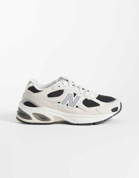 New Balance 2010 trainers in white and black - view 1
