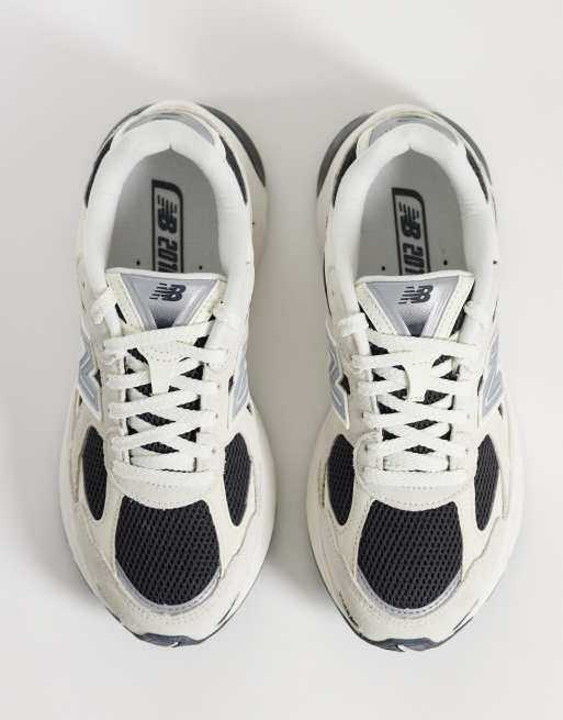 New Balance 2010 trainers in white and black, 3 of 5