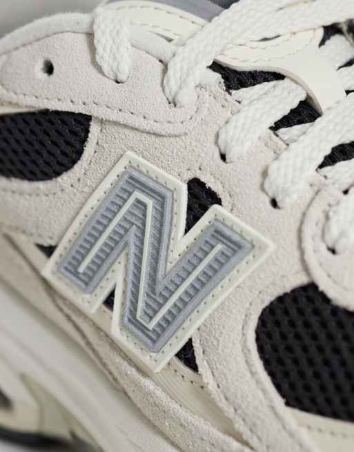 New Balance 2010 trainers in white and black, 4 of 5