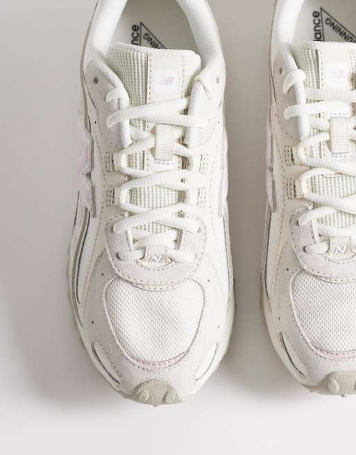 New Balance – 204 – Sneaker in Weiß und Hellrosa, 3 von 5