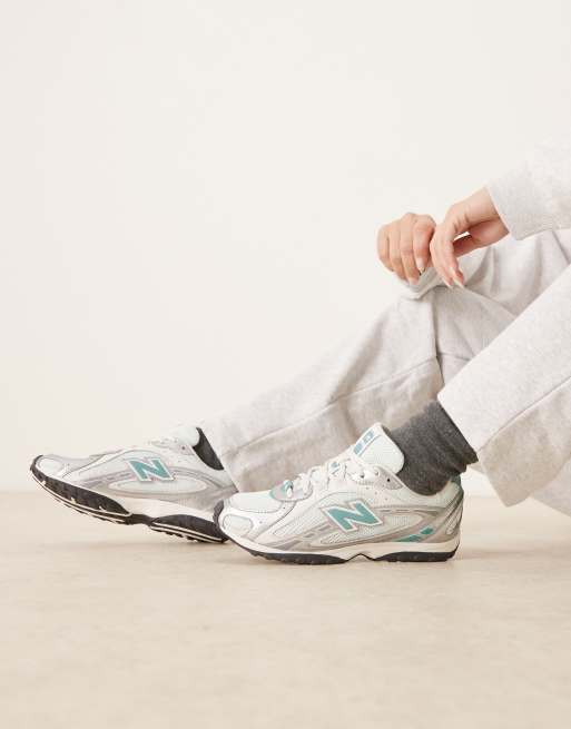 New Balance – 204L – Silvermetalliska och blå träningsskor, 2 av 5