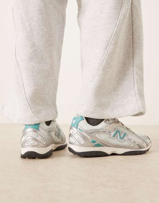 New Balance – 204L – Silvermetalliska och blå träningsskor, 3 av 5