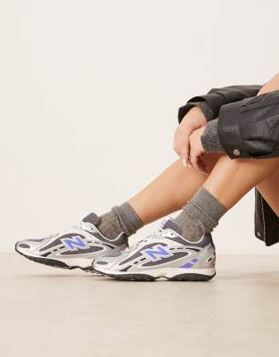 New Balance - 204L - Sneaker in Metallic-Silber und Indigoblau