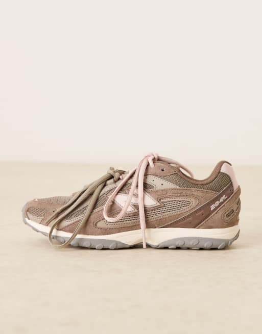 New Balance 204L sneakers in brown faux suede, 2 of 5