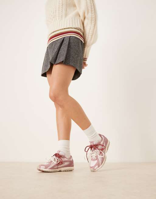 New Balance 204L sneakers in rose pink suede, 3 of 5