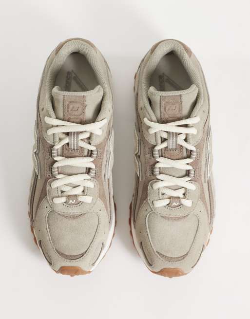 New Balance 204L suede sneakers in beige and brown, 3 of 5