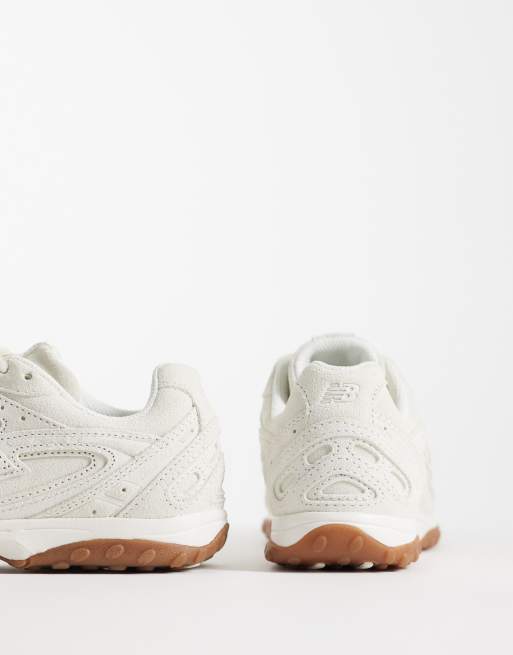 New Balance 204L suede sneakers in off white, 2 of 5