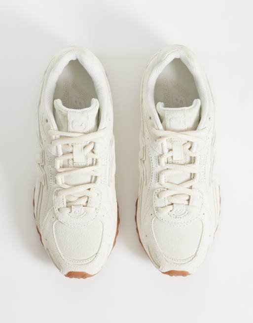 New Balance 204L suede sneakers in off white, 3 of 5