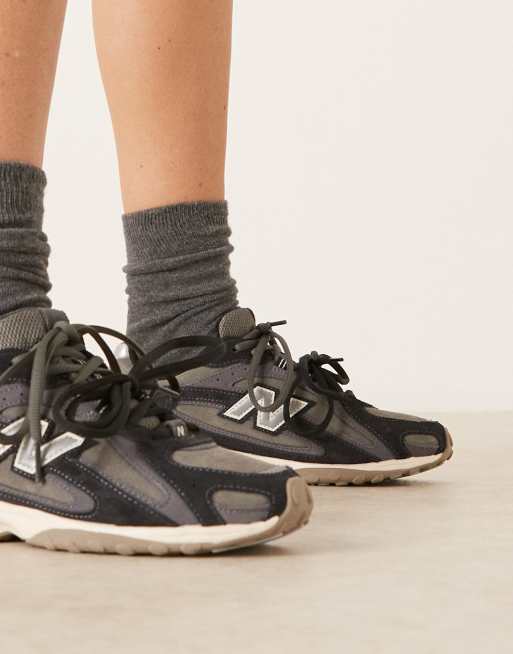 New Balance 204L trainers in black suede, 5 of 5