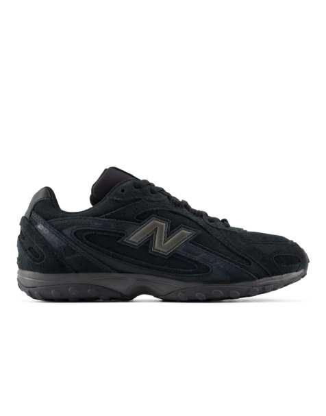 New Balance 204l trainers in black - view 1
