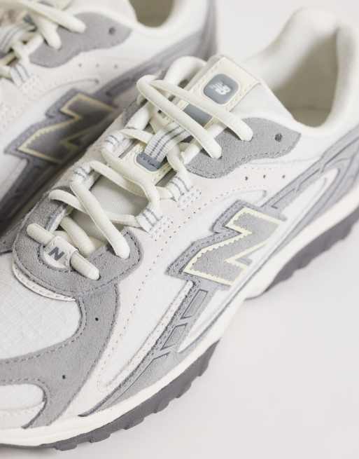 New Balance 204L trainers in grey and white, 2 of 5