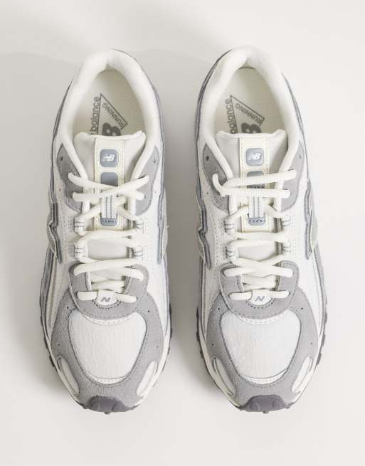 New Balance 204L trainers in grey and white, 3 of 5