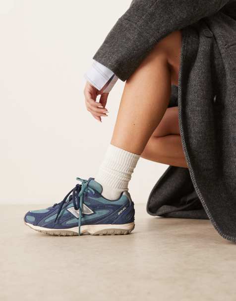 New Balance 204L trainers in navy suede - view 1