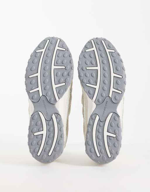 New Balance 204L trainers in white, 5 of 5