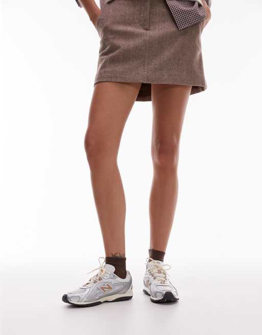 New Balance 204L unisex sneakers in white and brown, 3 of 5