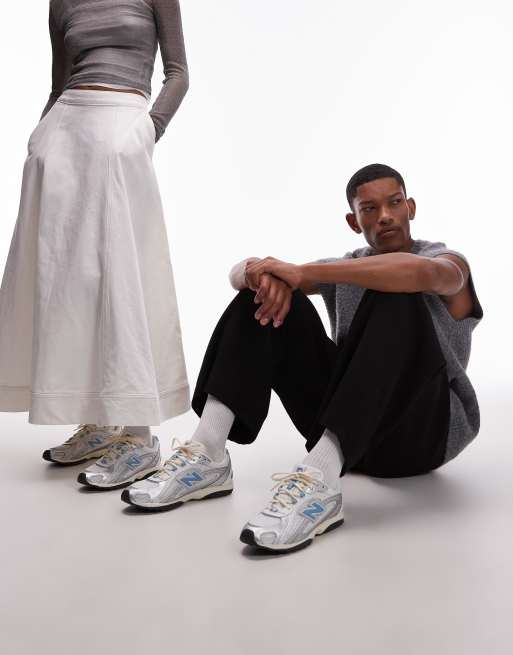 New Balance 204L unisex trainers in white and blue
