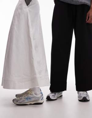 New Balance 204L unisex trainers in white and blue