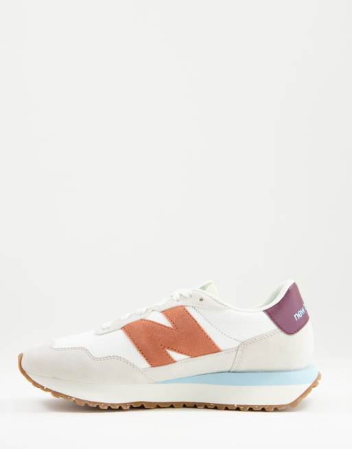New Balance - 237 - Sneakers in gebroken wit en bordeauxrood
