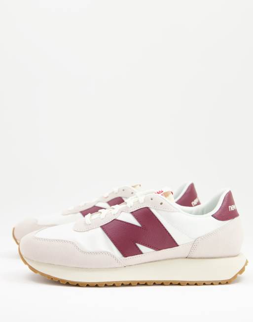 New Balance - 237 - Sneakers in gebroken wit en bordeauxrood 