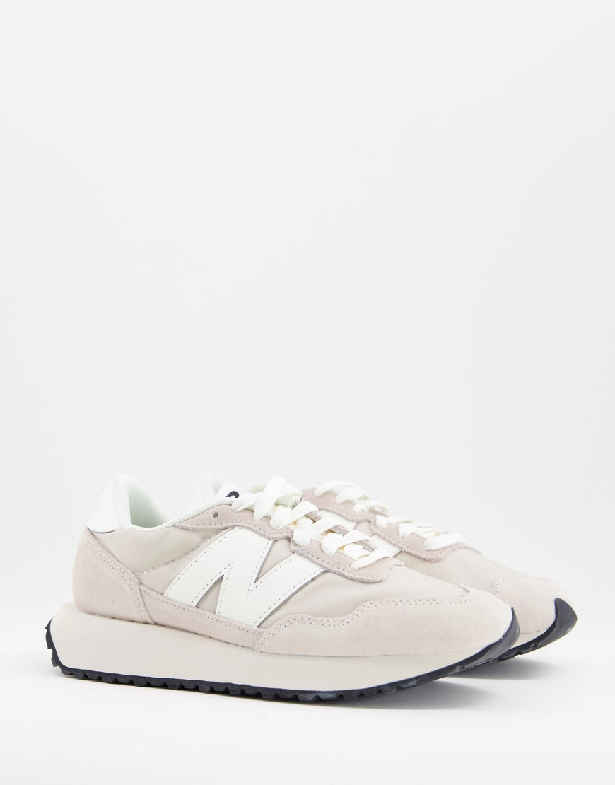 New Balance 237 trainers in off white and beige-Neutral