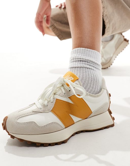 New Balance – 327 – Naturvita och gula sneakers, endast hos FhyzicsShops