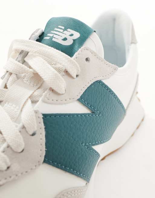 New Balance – 327 – Sneaker mit Gummisohle in Weiß und Tannengrün, 4 von 5