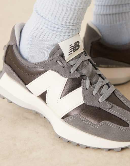 New Balance - 327 - Sneakers in grijs en zilver, 3 van 5
