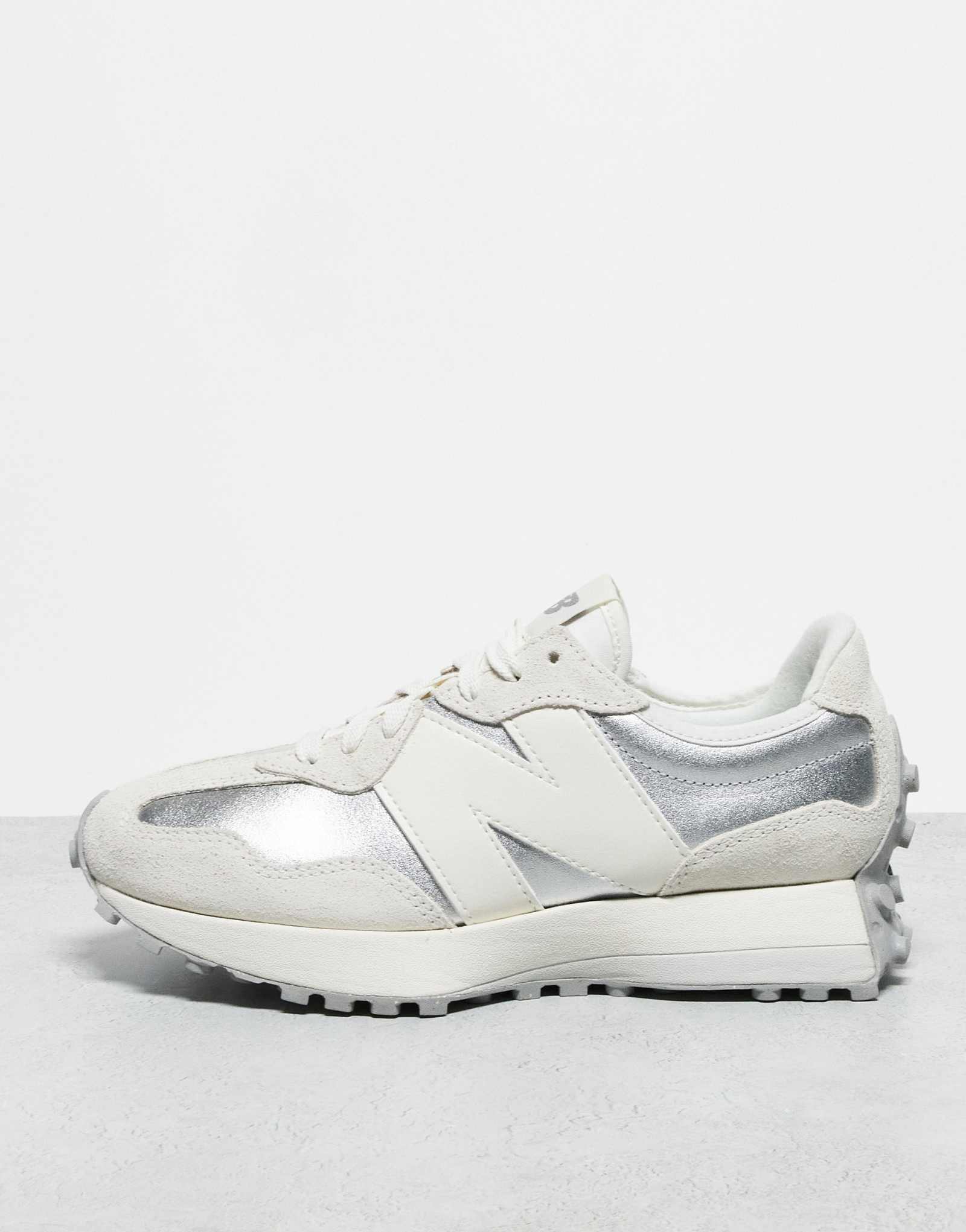 Кроссовки New Balance 327 на резиновой подошве белого и серебристого цветов