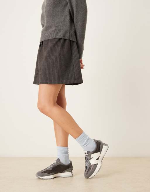 New Balance 327 trainers in grey and silver, 5 of 5