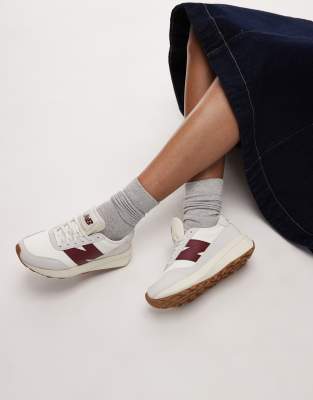 New Balance - 370 - Sneaker in Wollweiß und Rot