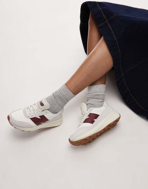 New Balance 370 trainers in off white and red - view 1