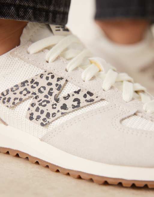 New Balance 471 sneakers in beige and leopard print, 4 of 5