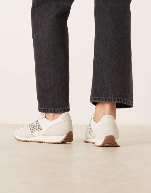 New Balance - 471 - Sneakers in beige en luipaardprint, 3 van 5