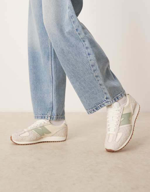 New Balance 471 sneakers in off white and khaki