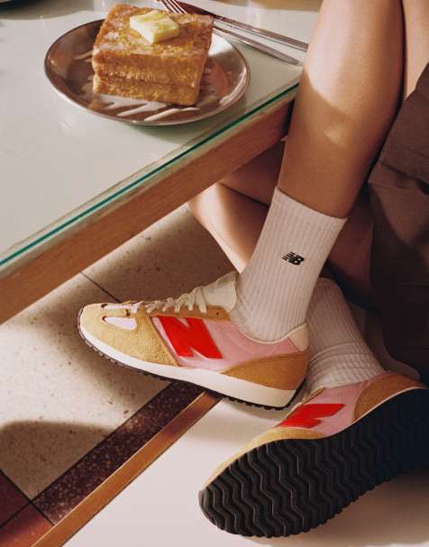 New Balance 471 trainers in brown and pink - view 1