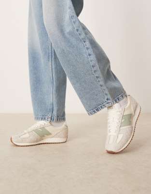  471 trainers in off white and khaki