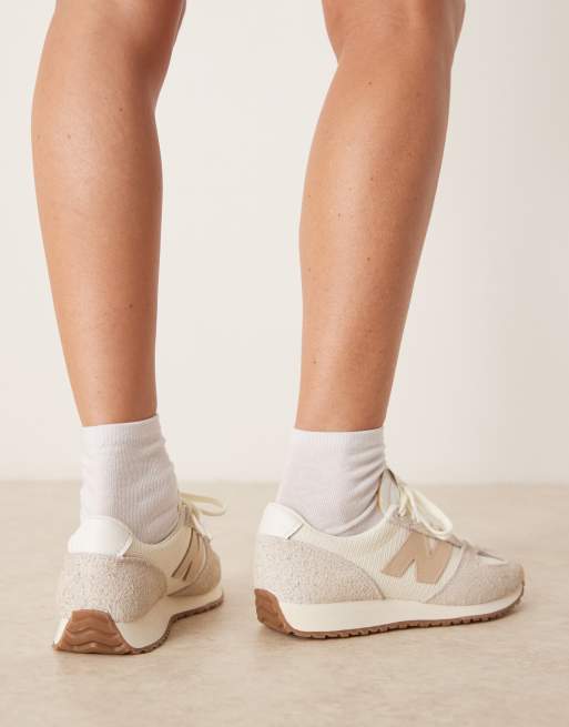 New Balance 471 trainers in off white and taupe , 4 of 5