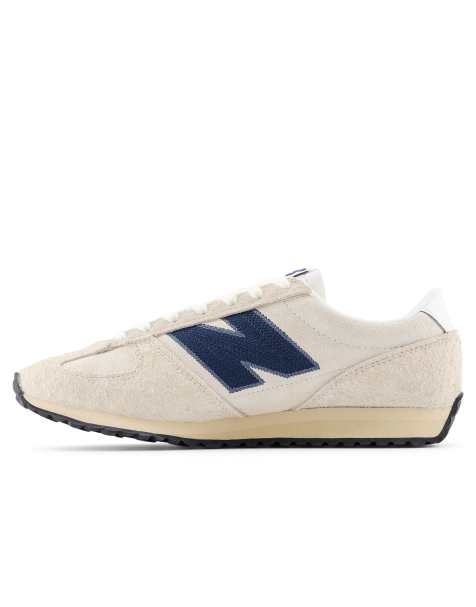 New Balance 471 trainers in timberwolf - view 1