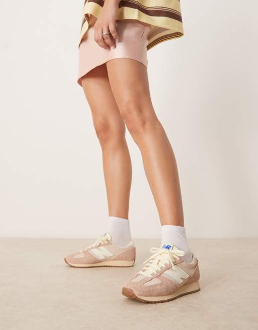 New Balance 471 unisex sneakers in light pink, 4 of 5