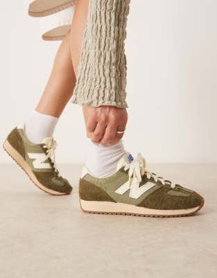  471 unisex trainers  and white detail