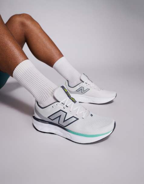 New Balance 520 running trainers in off white and green - view 1