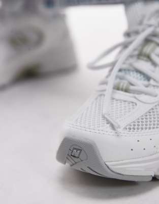 New Balance 530 Baskets Blanc et vert clair ASOS