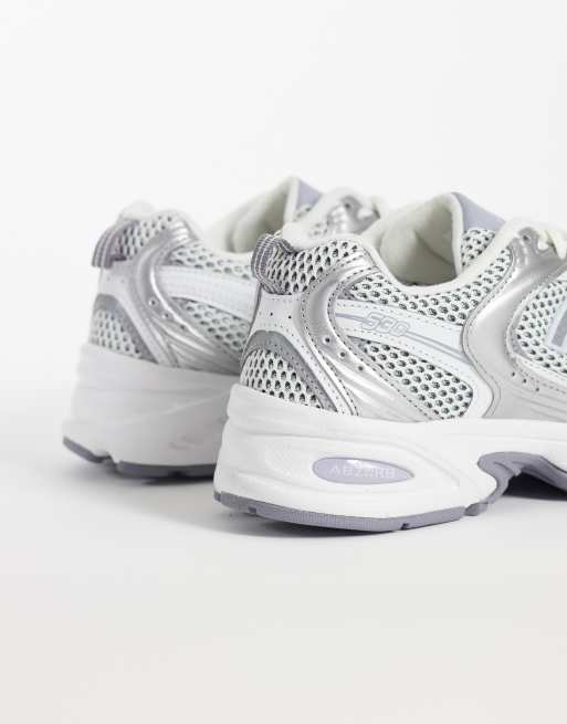 New Balance 530 baskets grises et argentées, 2 de 5