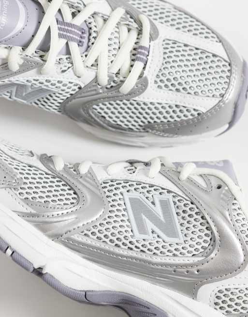New Balance 530 baskets grises et argentées, 4 de 5